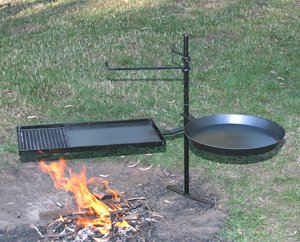 cooking%20stand%20kit%20600mm%20bbq%20plate%20grill%20and%20large%20frypan%20pic%202.jpg
