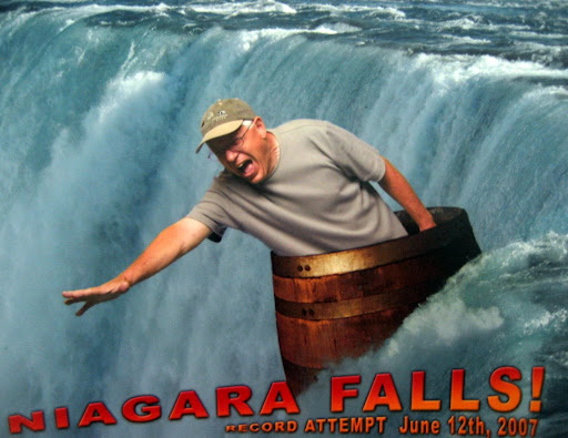 Dennis+in+Barrel+at+Niagara+Fall+6-12-07+001.JPG
